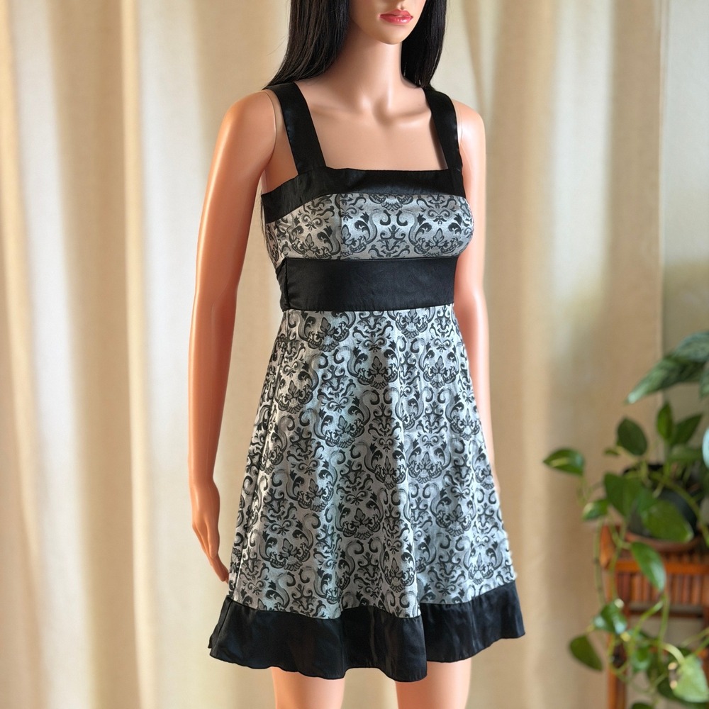 Speechless Silver Black Damask Brocade Fit Flare Mini Dress Tie Back 1 Regency